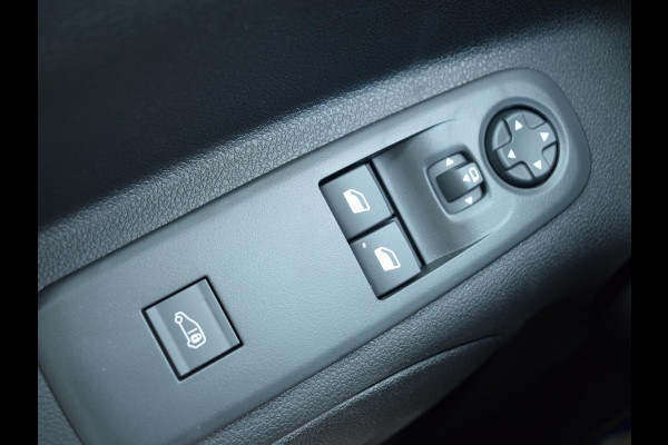 Peugeot Partner L1 130PK Automaat LAADRUIMTE BETIMMERING | ACHTERUITRIJCAMERA MET SENSOREN | CARPLAY | UIT VOORRAAD LEVERBAAR