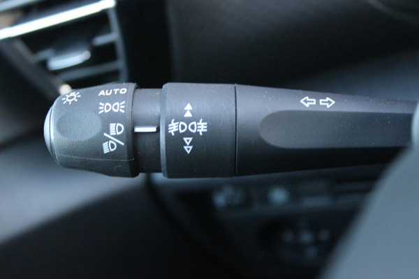 Citroën C4 1.2 130PK FEEL PACK | NAVIGATIE | HEAD UP DISPLAY | ACHTERUITRIJ CAMERA | APPLE CARPLAY/ANDROID AUTO | 18" LICHTMETALEN VELGEN | PARKEER SENSOREN | CLIMATE CONTROL | AFNEEMBARE TREKHAAK | EXTRA GETINTE ACHTER RUITEN |