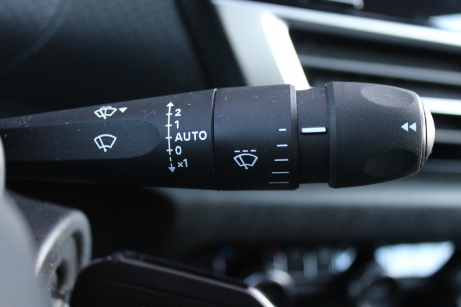 Citroën C4 1.2 130PK FEEL PACK | NAVIGATIE | HEAD UP DISPLAY | ACHTERUITRIJ CAMERA | APPLE CARPLAY/ANDROID AUTO | 18" LICHTMETALEN VELGEN | PARKEER SENSOREN | CLIMATE CONTROL | AFNEEMBARE TREKHAAK | EXTRA GETINTE ACHTER RUITEN |