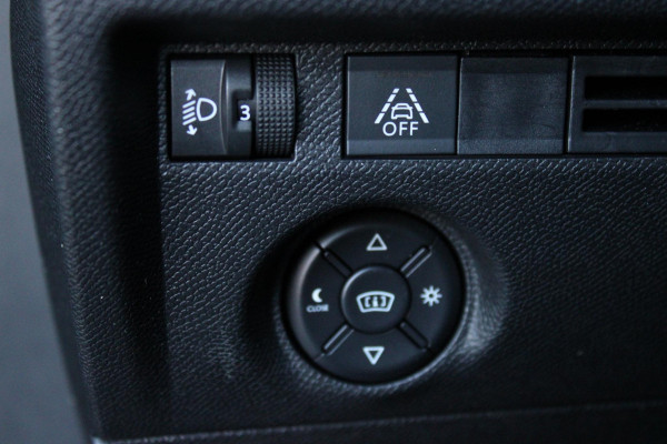 Citroën C4 1.2 130PK FEEL PACK | NAVIGATIE | HEAD UP DISPLAY | ACHTERUITRIJ CAMERA | APPLE CARPLAY/ANDROID AUTO | 18" LICHTMETALEN VELGEN | PARKEER SENSOREN | CLIMATE CONTROL | AFNEEMBARE TREKHAAK | EXTRA GETINTE ACHTER RUITEN |