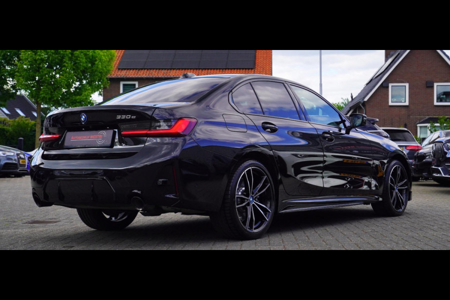 BMW 3-serie 330e xDrive M-pakket | BMW LED | Adaptieve Cruise | Camera | Harman/Kardon | Carbon | Driving Assistant | Active Guard