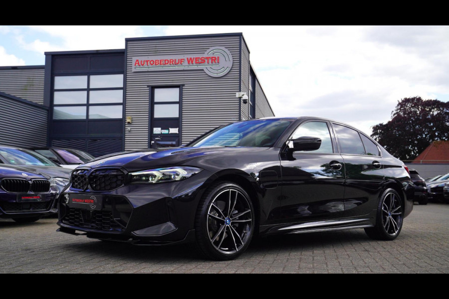 BMW 3-serie 330e xDrive M-pakket | BMW LED | Adaptieve Cruise | Camera | Harman/Kardon | Carbon | Driving Assistant | Active Guard