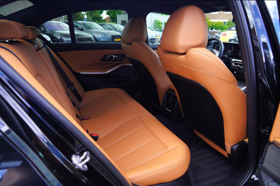 BMW 3-serie 330e xDrive M-pakket | BMW LED | Adaptieve Cruise | Camera | Harman/Kardon | Carbon | Driving Assistant | Active Guard