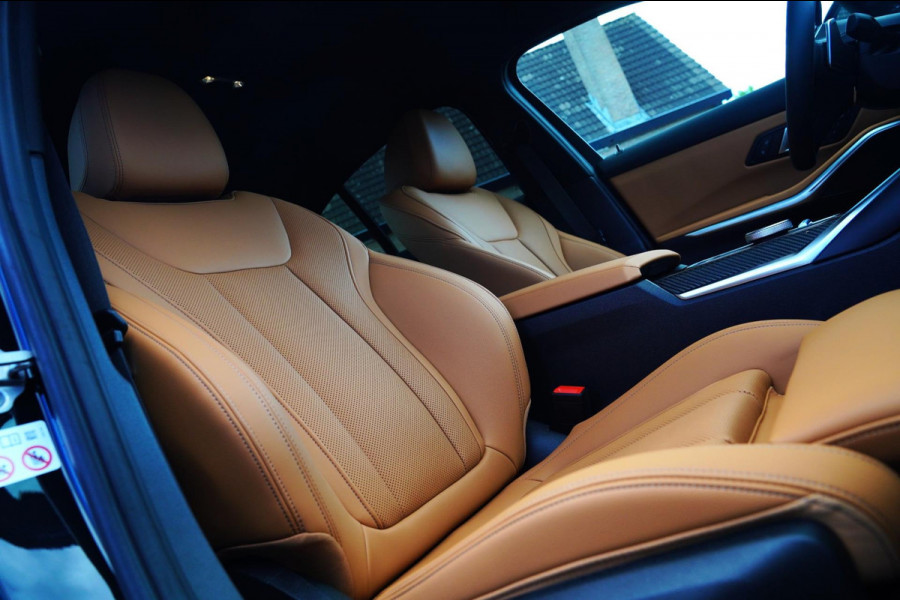 BMW 3-serie 330e xDrive M-pakket | BMW LED | Adaptieve Cruise | Camera | Harman/Kardon | Carbon | Driving Assistant | Active Guard