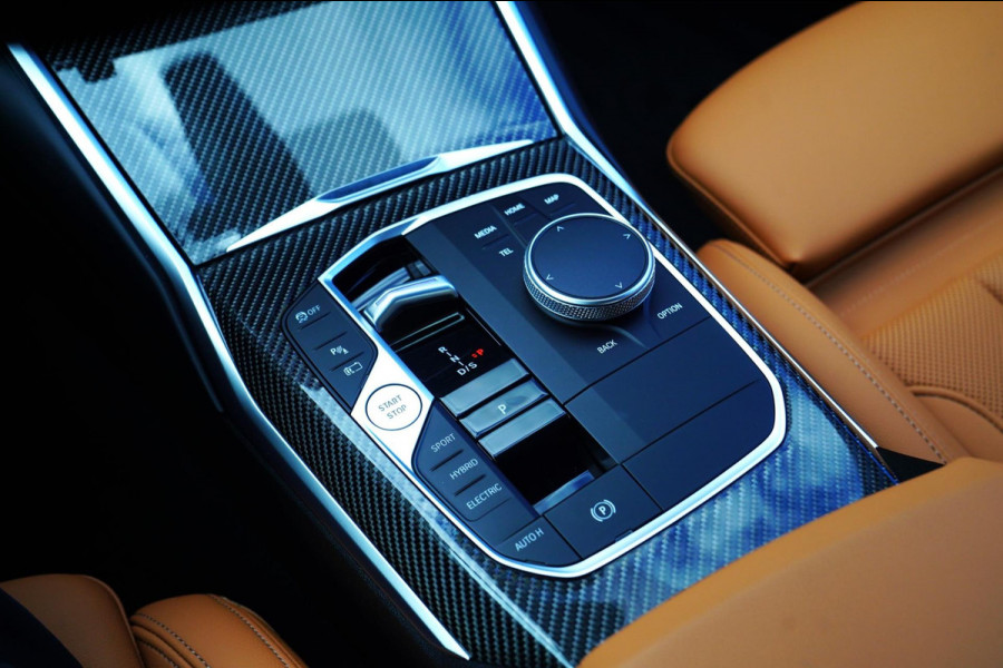 BMW 3-serie 330e xDrive M-pakket | BMW LED | Adaptieve Cruise | Camera | Harman/Kardon | Carbon | Driving Assistant | Active Guard