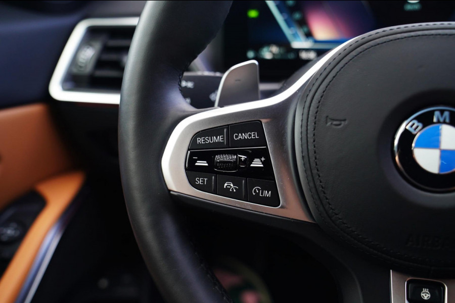 BMW 3-serie 330e xDrive M-pakket | BMW LED | Adaptieve Cruise | Camera | Harman/Kardon | Carbon | Driving Assistant | Active Guard