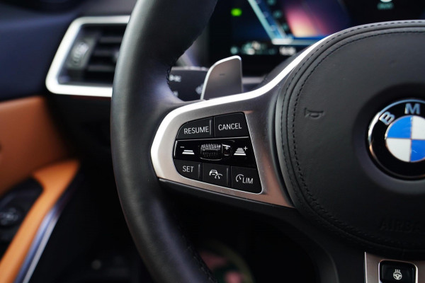 BMW 3-serie 330e xDrive M-pakket | BMW LED | Adaptieve Cruise | Camera | Harman/Kardon | Carbon | Driving Assistant | Active Guard