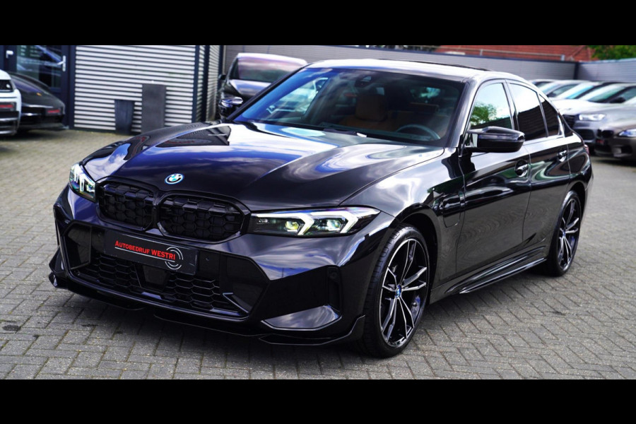 BMW 3-serie 330e xDrive M-pakket | BMW LED | Adaptieve Cruise | Camera | Harman/Kardon | Carbon | Driving Assistant | Active Guard