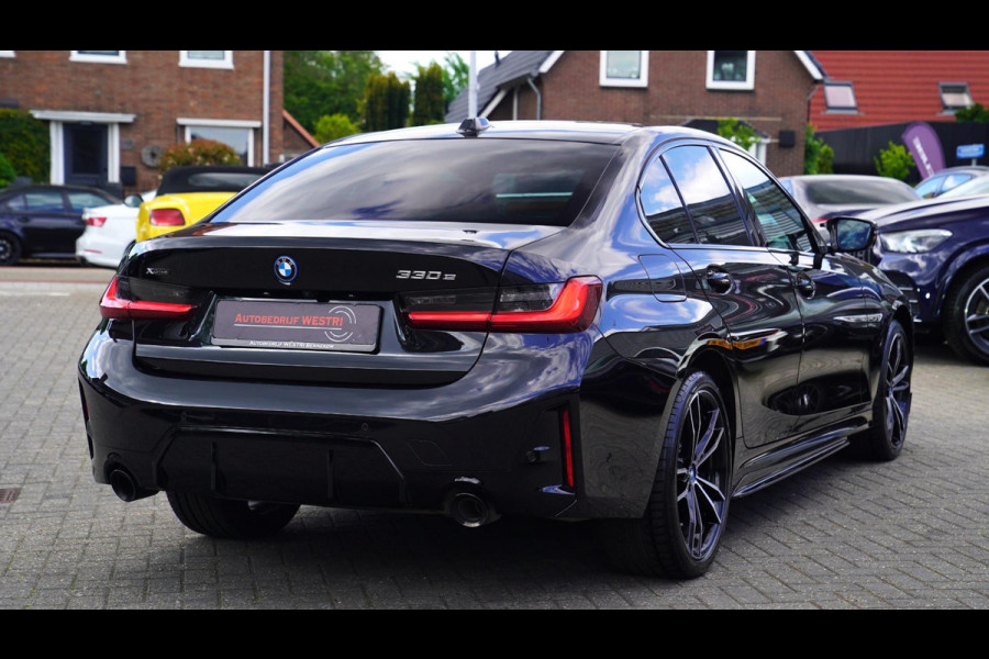 BMW 3-serie 330e xDrive M-pakket | BMW LED | Adaptieve Cruise | Camera | Harman/Kardon | Carbon | Driving Assistant | Active Guard