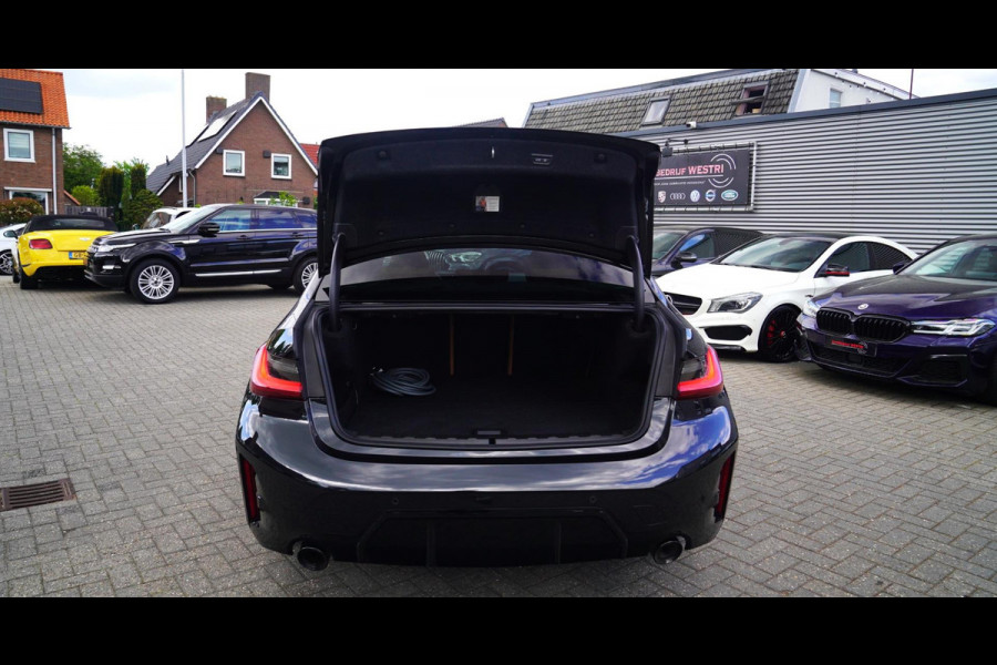 BMW 3-serie 330e xDrive M-pakket | BMW LED | Adaptieve Cruise | Camera | Harman/Kardon | Carbon | Driving Assistant | Active Guard