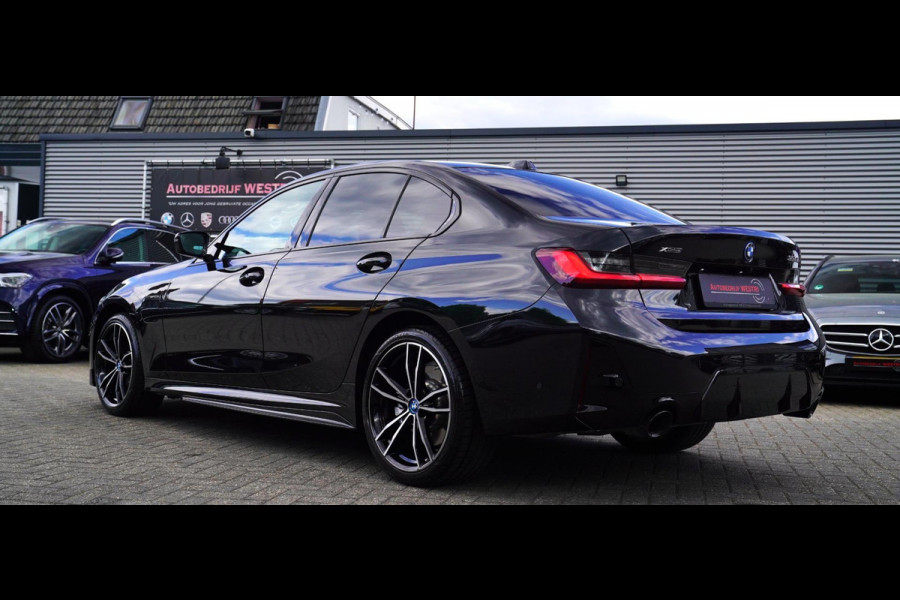 BMW 3-serie 330e xDrive M-pakket | BMW LED | Adaptieve Cruise | Camera | Harman/Kardon | Carbon | Driving Assistant | Active Guard
