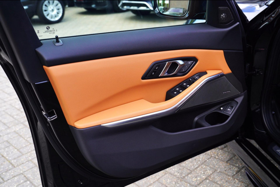 BMW 3-serie 330e xDrive M-pakket | BMW LED | Adaptieve Cruise | Camera | Harman/Kardon | Carbon | Driving Assistant | Active Guard