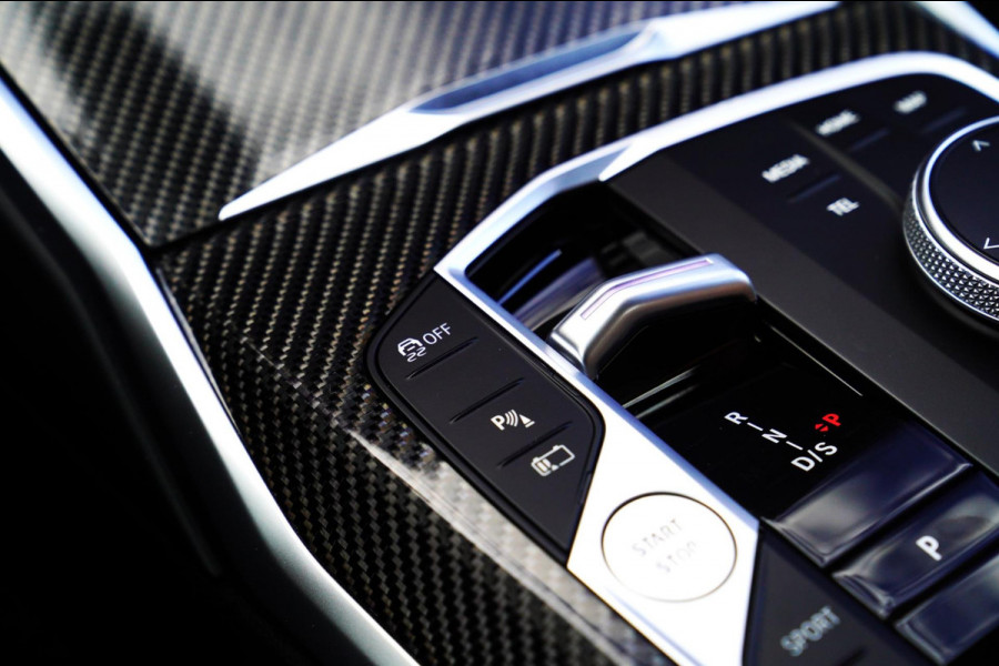 BMW 3-serie 330e xDrive M-pakket | BMW LED | Adaptieve Cruise | Camera | Harman/Kardon | Carbon | Driving Assistant | Active Guard