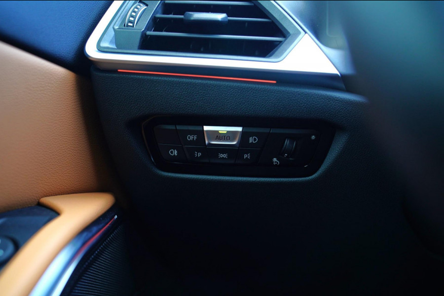 BMW 3-serie 330e xDrive M-pakket | BMW LED | Adaptieve Cruise | Camera | Harman/Kardon | Carbon | Driving Assistant | Active Guard