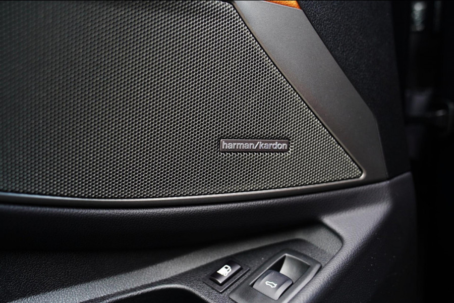 BMW 3-serie 330e xDrive M-pakket | BMW LED | Adaptieve Cruise | Camera | Harman/Kardon | Carbon | Driving Assistant | Active Guard