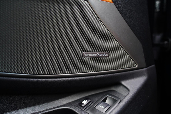 BMW 3-serie 330e xDrive M-pakket | BMW LED | Adaptieve Cruise | Camera | Harman/Kardon | Carbon | Driving Assistant | Active Guard