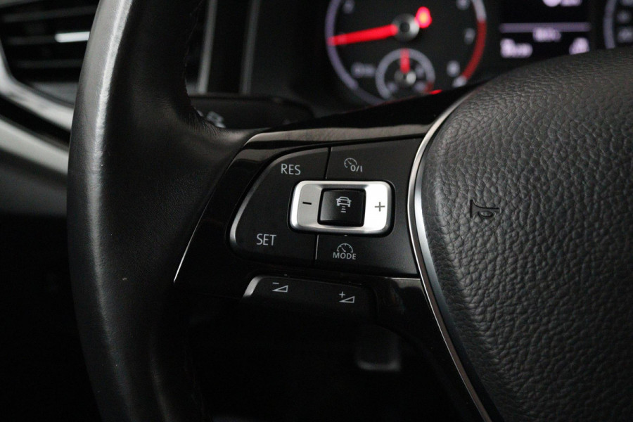 Volkswagen Polo 1.0 TSI Comfortline (NAVIGATIE, BLUETOOTH, CRUISE CONTROL ADAPTIEF, NL-AUTO)