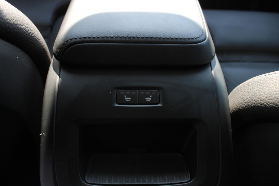 Volvo XC60 2.0 T6 Plug-in hybrid AWD Plus Dark Long range / Adaptieve cruise control / Panoramadak / Apple carplay / Parkeersensoren met 360 camera / Elektrische achterklep / Elektrische stoelen met geheugen / Stoel en stuurwielverwarming