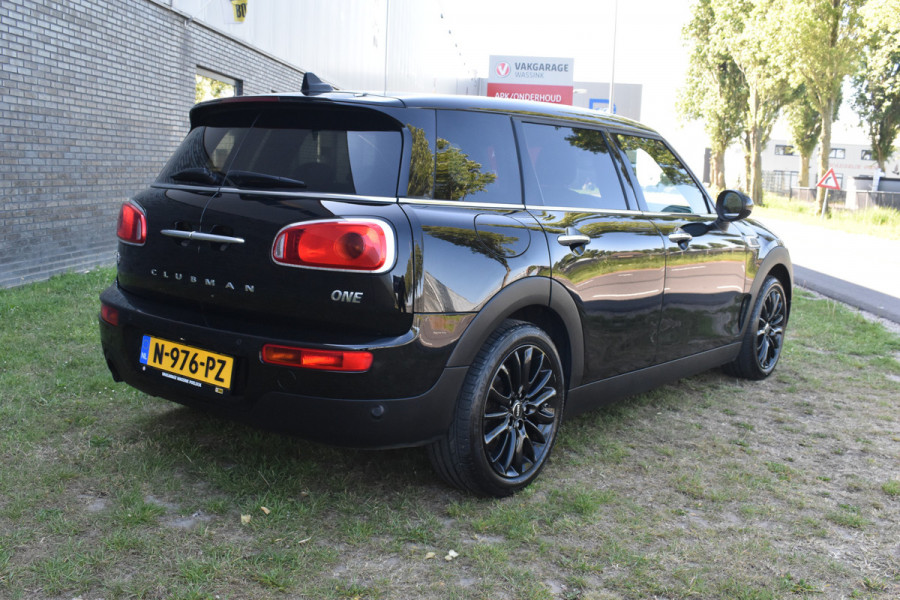 MINI Clubman 1.5 One Chili Serious Business Navigatie Keyless-go Cruise
