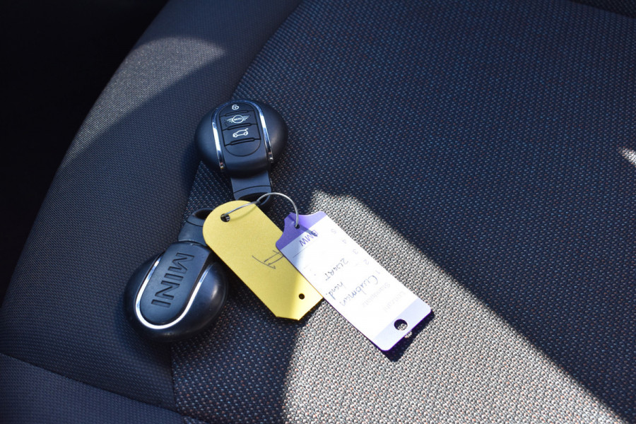 MINI Clubman 1.5 One Chili Serious Business Navigatie Keyless-go Cruise