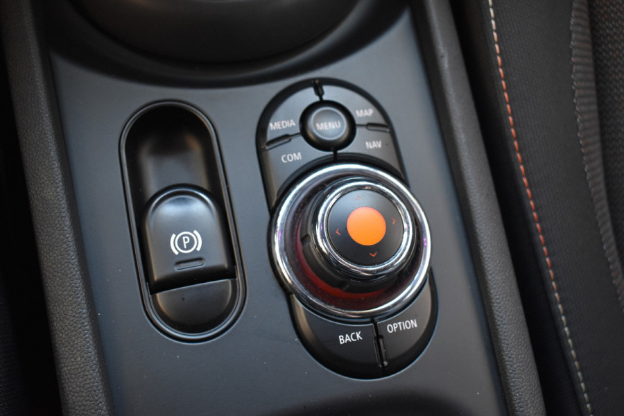 MINI Clubman 1.5 One Chili Serious Business Navigatie Keyless-go Cruise