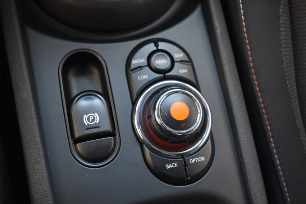 MINI Clubman 1.5 One Chili Serious Business Navigatie Keyless-go Cruise