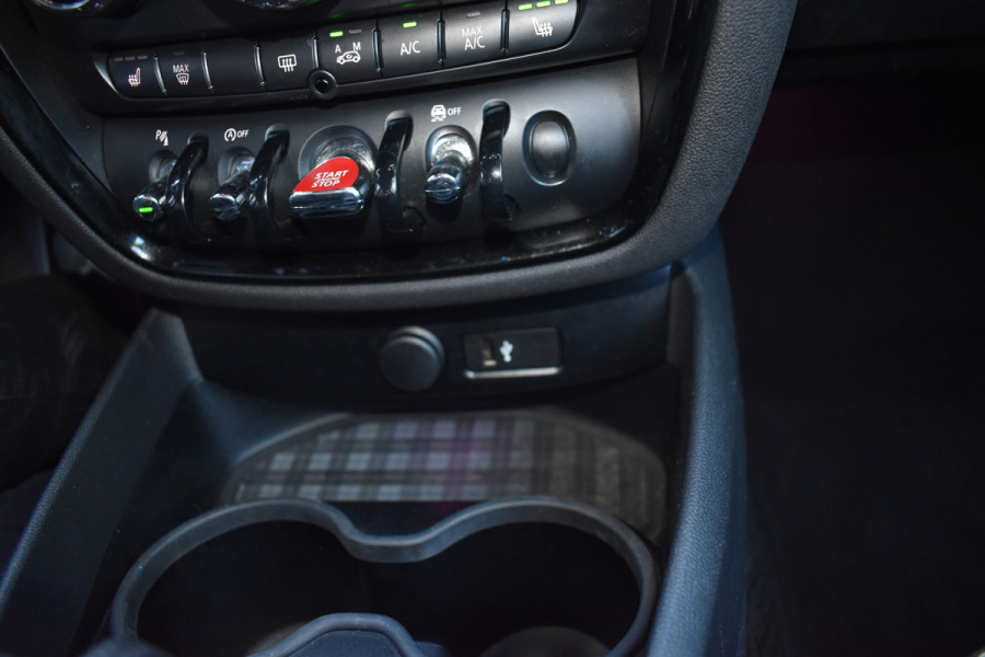 MINI Clubman 1.5 One Chili Serious Business Navigatie Keyless-go Cruise