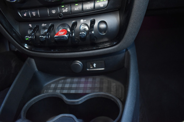 MINI Clubman 1.5 One Chili Serious Business Navigatie Keyless-go Cruise