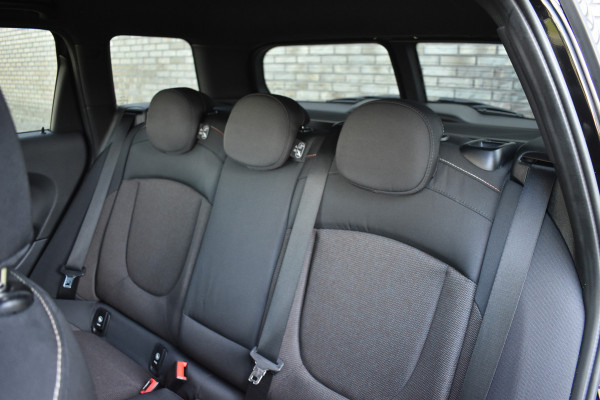 MINI Clubman 1.5 One Chili Serious Business Navigatie Keyless-go Cruise