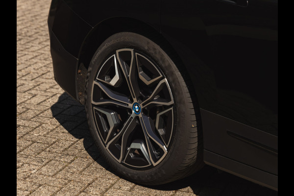 BMW iX xDrive40 - Driving Ass Prof - Harman Kardon - Stoelventilatie