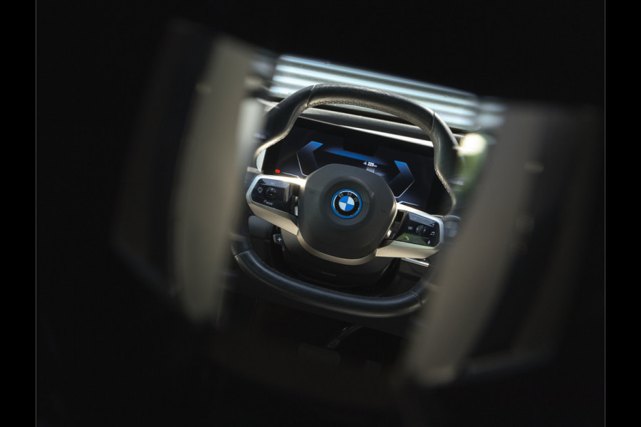 BMW iX xDrive40 - Driving Ass Prof - Harman Kardon - Stoelventilatie