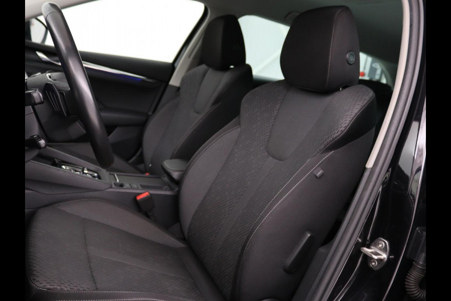 Škoda Octavia Combi 1.0 e-TSI Business Edition Plus | Apple Carplay | Cruise Control Adaptief | Navi | Sfeerverlichting |  Dodehoek Detectie | Stoelverwarming