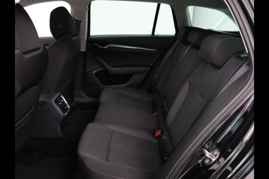 Škoda Octavia Combi 1.0 e-TSI Business Edition Plus | Apple Carplay | Cruise Control Adaptief | Navi | Sfeerverlichting |  Dodehoek Detectie | Stoelverwarming