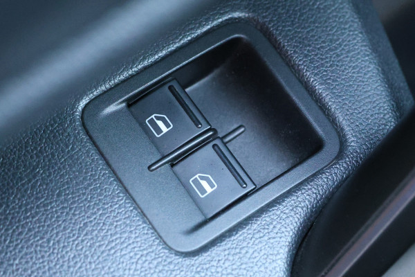 Volkswagen Caddy 1.4 TSI R-Line DSG | Bi-Xenon | Navigatie | CarPlay | Climate Control | Stoelverwarming | PDC V+A | Multifunctioneel stuur | Airco | Cruise control | Schroefset | Spoilerkit | Dealer onderhouden | Nieuwe APK | Groot onderhoudsbeurt | BPM Vrij