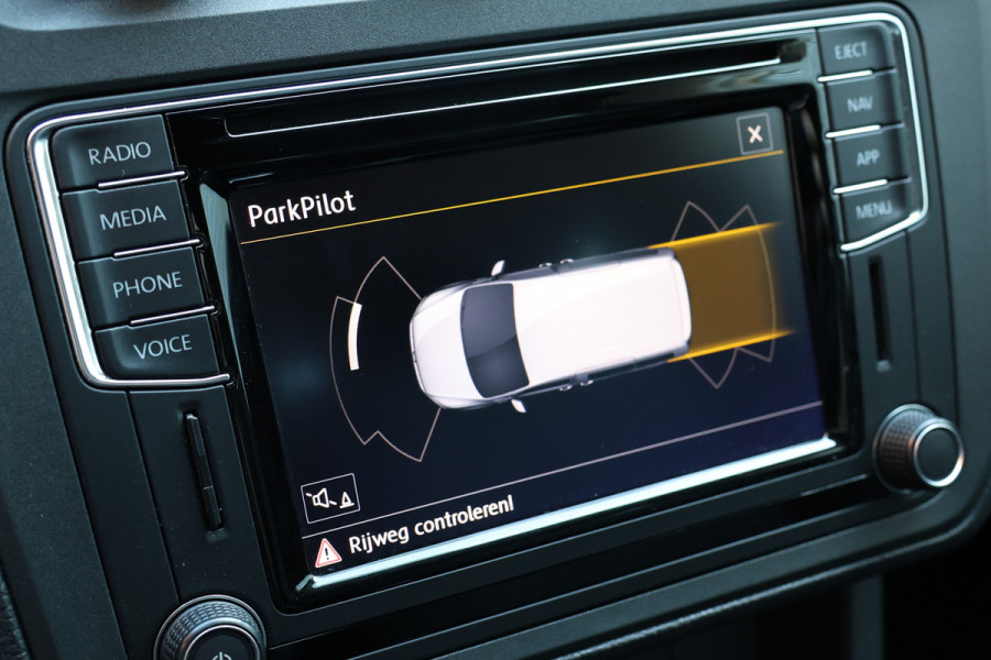 Volkswagen Caddy 1.4 TSI R-Line DSG | Bi-Xenon | Navigatie | CarPlay | Climate Control | Stoelverwarming | PDC V+A | Multifunctioneel stuur | Airco | Cruise control | Schroefset | Spoilerkit | Dealer onderhouden | Nieuwe APK | Groot onderhoudsbeurt | BPM Vrij