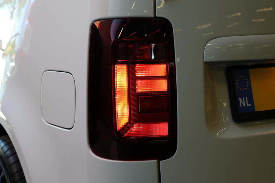 Volkswagen Caddy 1.4 TSI R-Line DSG | Bi-Xenon | Navigatie | CarPlay | Climate Control | Stoelverwarming | PDC V+A | Multifunctioneel stuur | Airco | Cruise control | Schroefset | Spoilerkit | Dealer onderhouden | Nieuwe APK | Groot onderhoudsbeurt | BPM Vrij