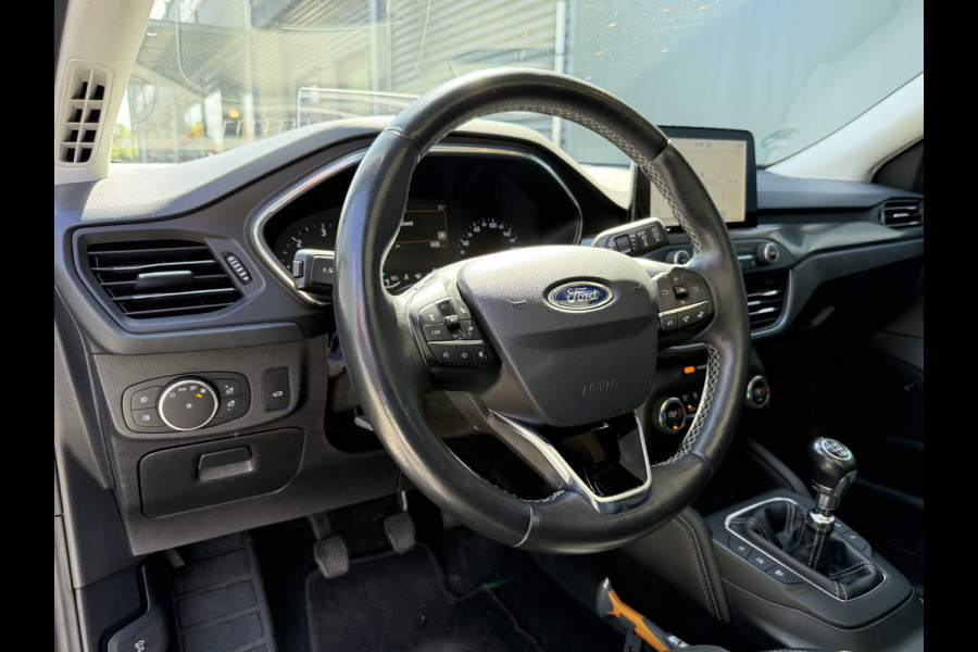 Ford FOCUS Wagon BWJ 2019 | 1.5TDCI 120PK Titanium Bus | TREKHAAK | PANO DAK | CLIMA | NAVI | CARPLAY | FULL LED |