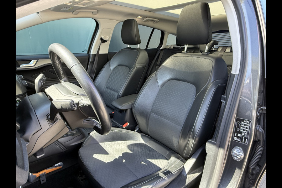 Ford FOCUS Wagon BWJ 2019 | 1.5TDCI 120PK Titanium Bus | TREKHAAK | PANO DAK | CLIMA | NAVI | CARPLAY | FULL LED |