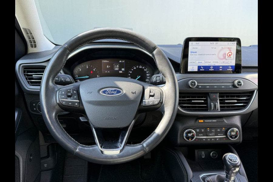Ford FOCUS Wagon BWJ 2019 | 1.5TDCI 120PK Titanium Bus | TREKHAAK | PANO DAK | CLIMA | NAVI | CARPLAY | FULL LED |