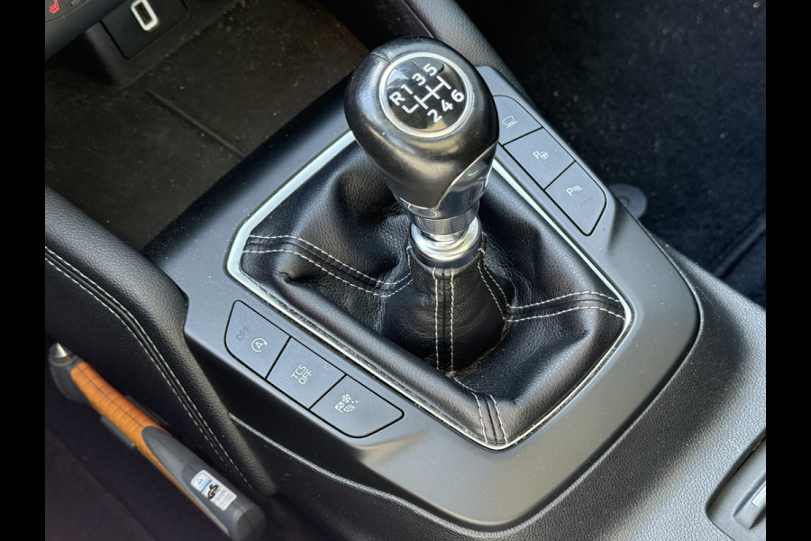Ford FOCUS Wagon BWJ 2019 | 1.5TDCI 120PK Titanium Bus | TREKHAAK | PANO DAK | CLIMA | NAVI | CARPLAY | FULL LED |