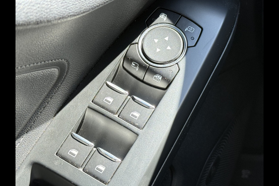 Ford FOCUS Wagon BWJ 2019 | 1.5TDCI 120PK Titanium Bus | TREKHAAK | PANO DAK | CLIMA | NAVI | CARPLAY | FULL LED |
