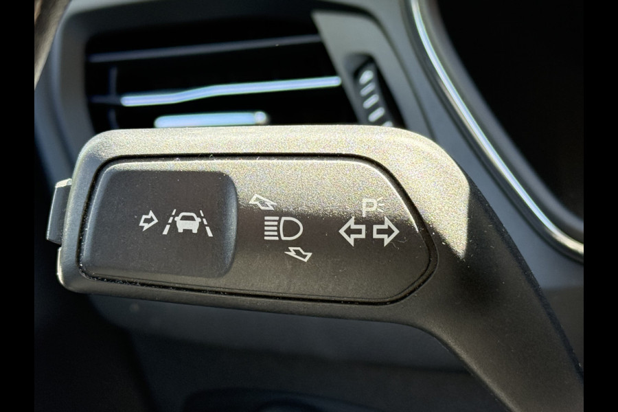 Ford FOCUS Wagon BWJ 2019 | 1.5TDCI 120PK Titanium Bus | TREKHAAK | PANO DAK | CLIMA | NAVI | CARPLAY | FULL LED |