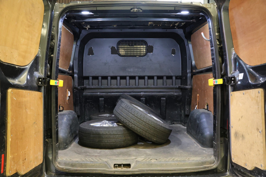 Ford Transit Custom 320 2.0 TDCI L2H1 Limited DC | 6-Zitter | Navigatie | CarPlay | Camera | L+R Schuifdeur | Lane Assist | Dubbel Cabine | Nieuwe distributieriem | Groot onderhoudsbeurt | Nieuwe APK