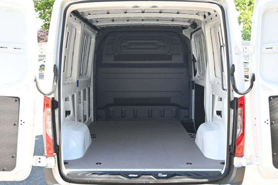 Mercedes-Benz Sprinter 311 CDI L1H1 RWD MBUX met navigatie, Trekhaak