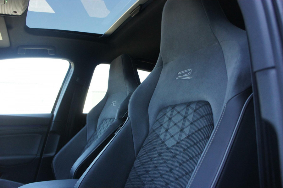 Volkswagen Golf 1.5 eTSI R-Line
