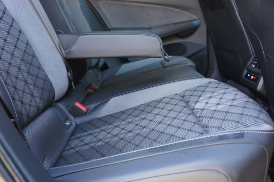 Volkswagen Golf 1.5 eTSI R-Line