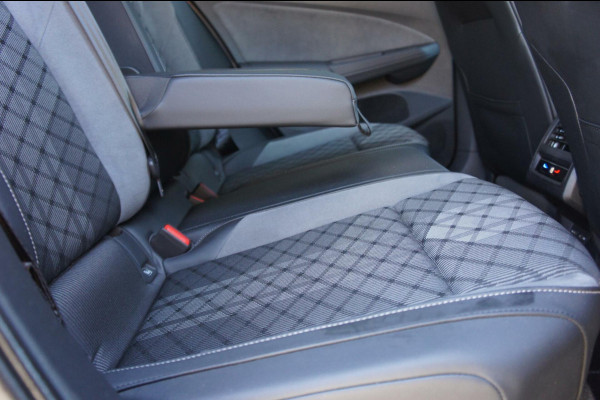 Volkswagen Golf 1.5 eTSI R-Line