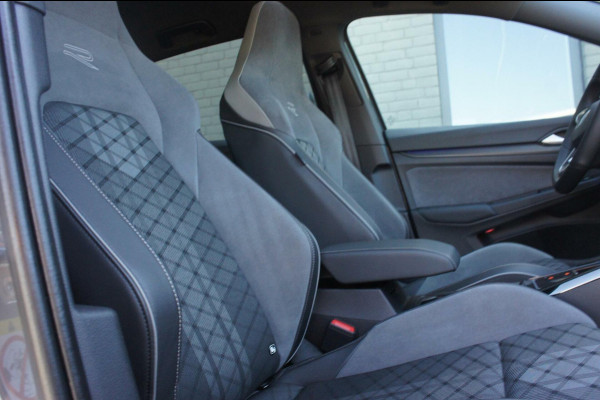 Volkswagen Golf 1.5 eTSI R-Line