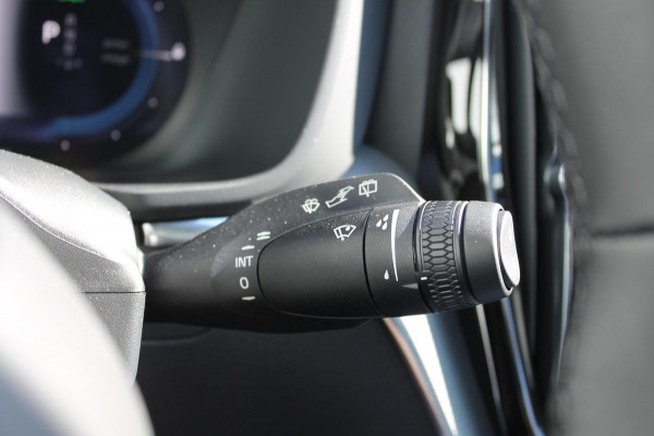 Volvo XC60 T6 Plug-in hybrid AWD Plus Black Edition Long Range / Panoramisch schuif-kanteldak / Google infotainment / 21" lichtmetalen velgen / Stoel en stuurwielverwarming