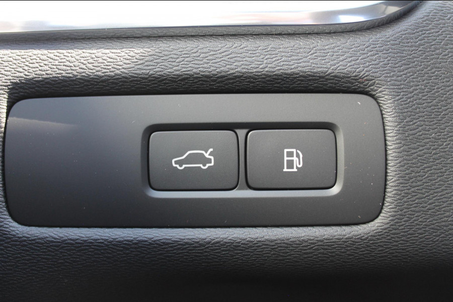Volvo XC60 T6 Plug-in hybrid AWD Plus Black Edition Long Range / Panoramisch schuif-kanteldak / Google infotainment / 21" lichtmetalen velgen / Stoel en stuurwielverwarming